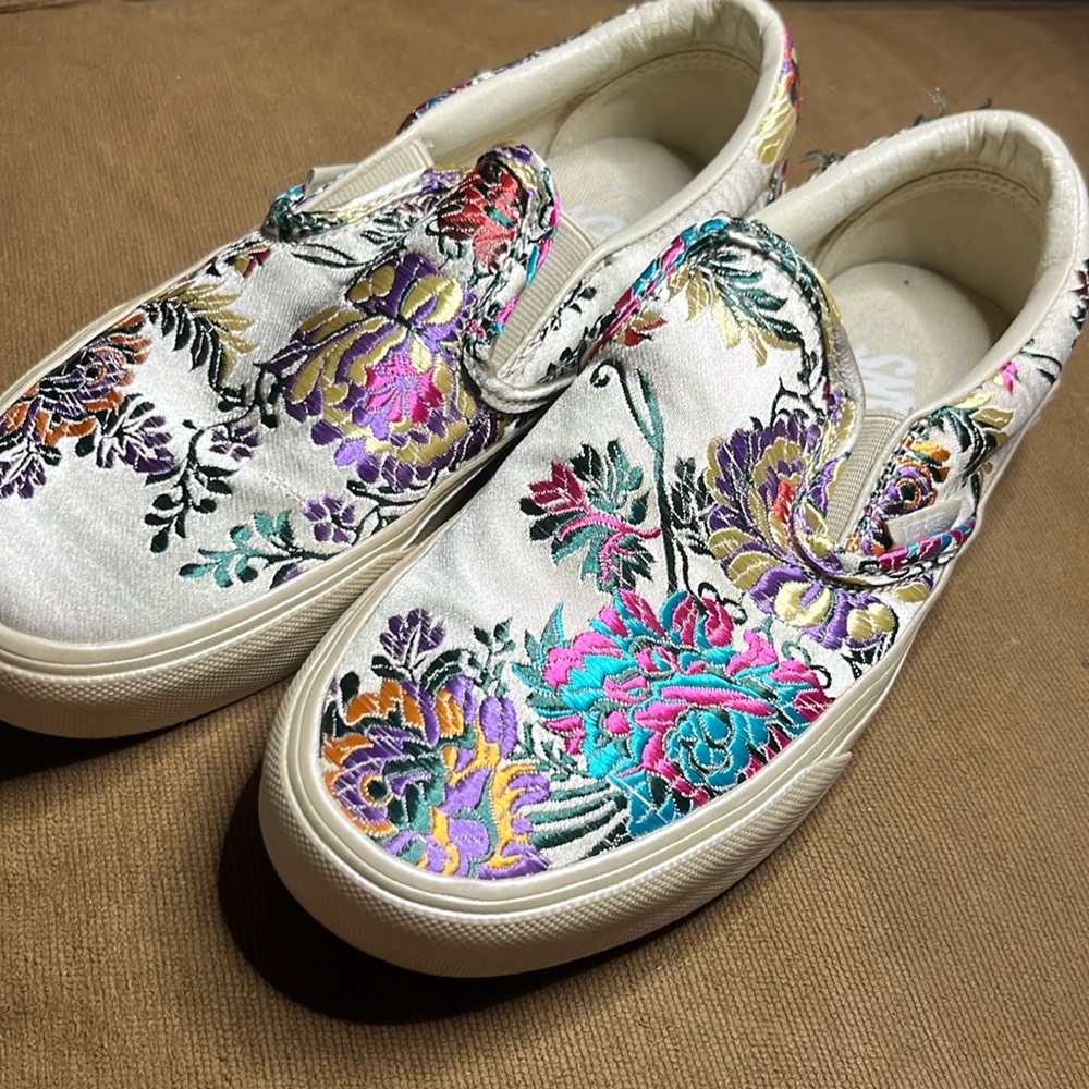 Brand new size 7 floral/silk vans